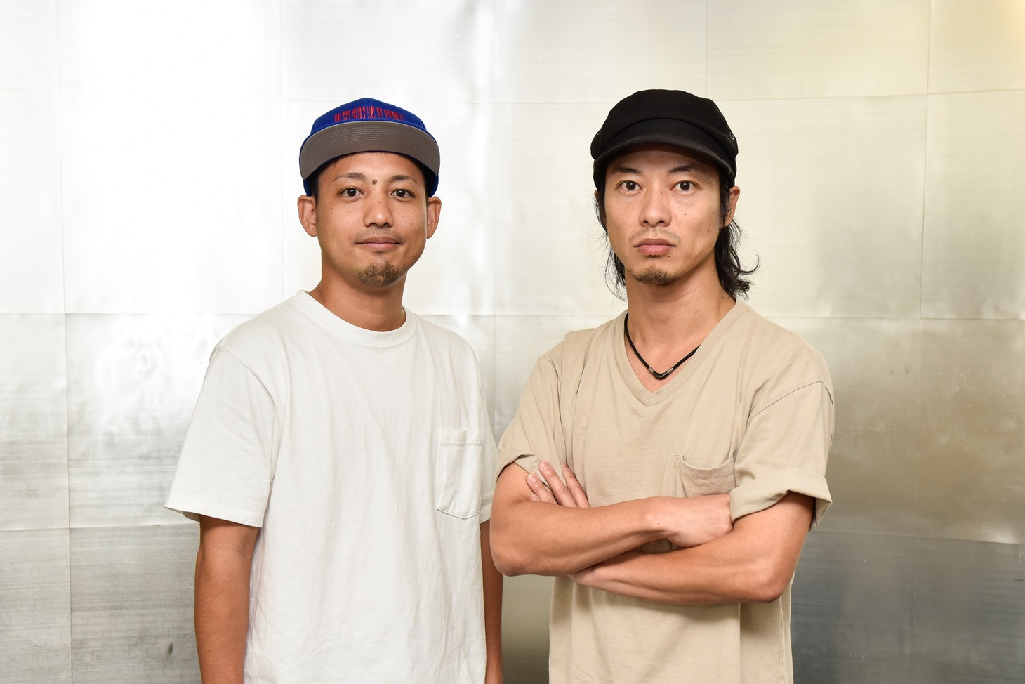 左からHIROKI（ORANGE RANGE）、山田将司（THE BACK HORN）。