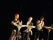 「AWESOME BEST」発売記念イベントの様子。