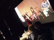 「AWESOME BEST」発売記念イベントの様子。