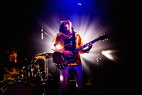 玉屋2060%（Vo, G）（撮影：星野健太）