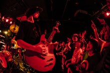 滝善充（Dr, G, Cho / キツネツキ）（撮影：西槇太一）