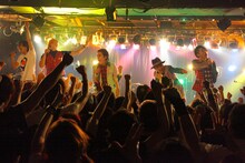 HEREのライブの様子。（撮影：高畠正人）