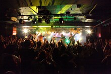 HEREのライブの様子。（撮影：高畠正人）