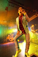 尾形回帰（Vo / HERE）（撮影：高畠正人）