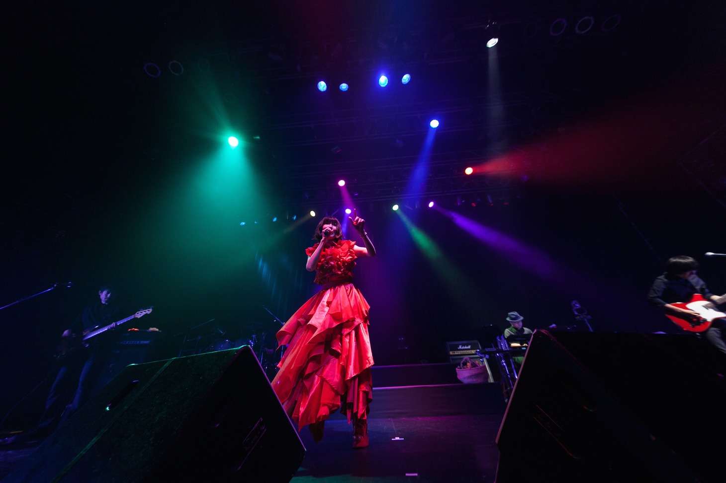 黒木渚「音楽の乱」東京・TSUTAYA O-EAST公演の様子。（撮影：椋尾詩）
