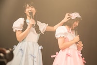 左から羽島めい、小山ひな。