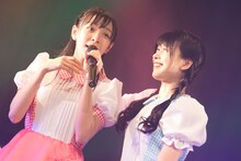 左から一ノ瀬みか、羽島めい。