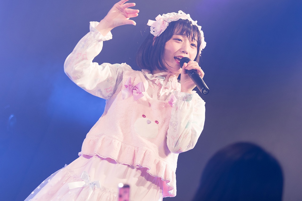 小山ひな