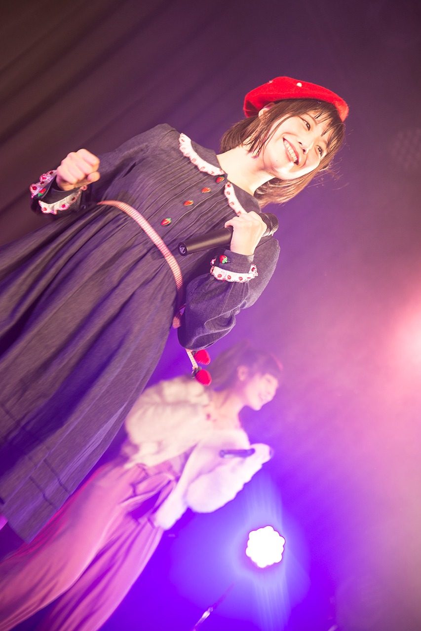 小山ひな
