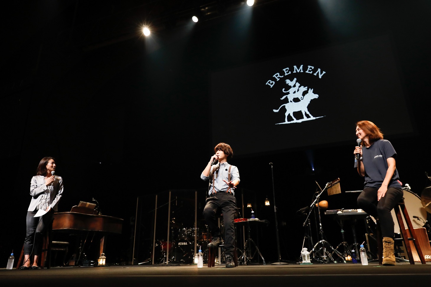 ライブ前に行われたトークセッションの様子。（撮影：上山陽介）