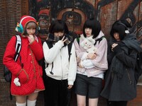 「あ！世界は広いすごい」ミュージックビデオ撮影のオフショット。