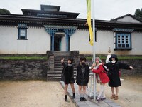 「あ！世界は広いすごい」ミュージックビデオ撮影のオフショット。