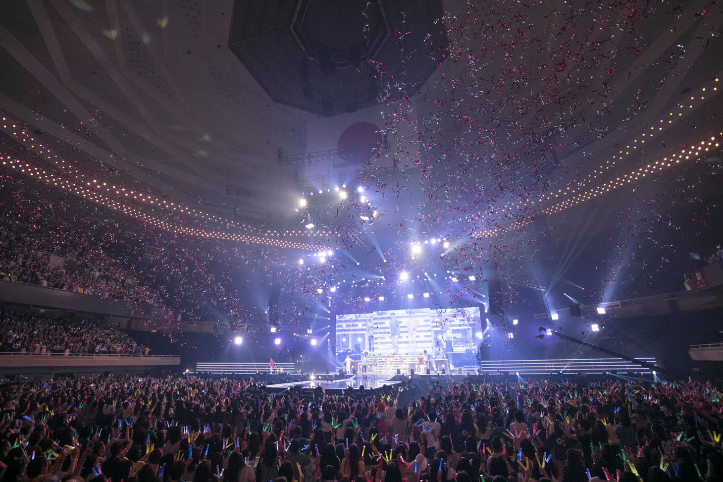 超特急の日本武道館公演の様子。