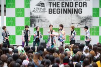 カイとタカシへのバースデーサプライズの様子。（撮影：米山三郎[SignaL]）