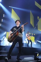 草野マサムネ（Vo, G / スピッツ）（撮影：内藤順司）