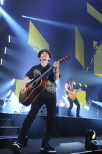 草野マサムネ（Vo, G / スピッツ）（撮影：内藤順司）