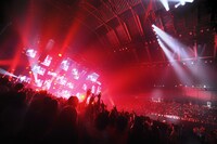 スピッツ「SPITZ 30th ANNIVERSARY TOUR “THIRTY30FIFTY50”」最終公演の様子。（撮影：内藤順司）