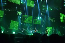 スピッツ「SPITZ 30th ANNIVERSARY TOUR “THIRTY30FIFTY50”」最終公演の様子。（撮影：内藤順司）