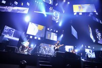 スピッツ「SPITZ 30th ANNIVERSARY TOUR “THIRTY30FIFTY50”」最終公演の様子。（撮影：内藤順司）