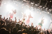 ぜんぶ君のせいだ。「みんなごとTOUR 2017～2018」初日公演の様子。（撮影：関上貴也）