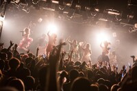 ぜんぶ君のせいだ。「みんなごとTOUR 2017～2018」初日公演の様子。（撮影：関上貴也）