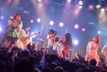 ぜんぶ君のせいだ。「みんなごとTOUR 2017～2018」初日公演の様子。（撮影：関上貴也）