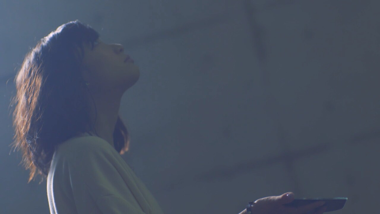 有安杏果、1stソロアルバムより番場秀一が監督務めた「ヒカリの声」MV