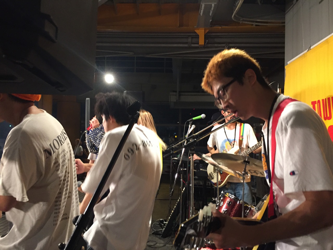「新曲お披露目！どついたるねんBBQ大会！」の様子。