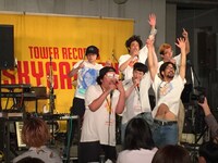 「新曲お披露目！どついたるねんBBQ大会！」の様子。