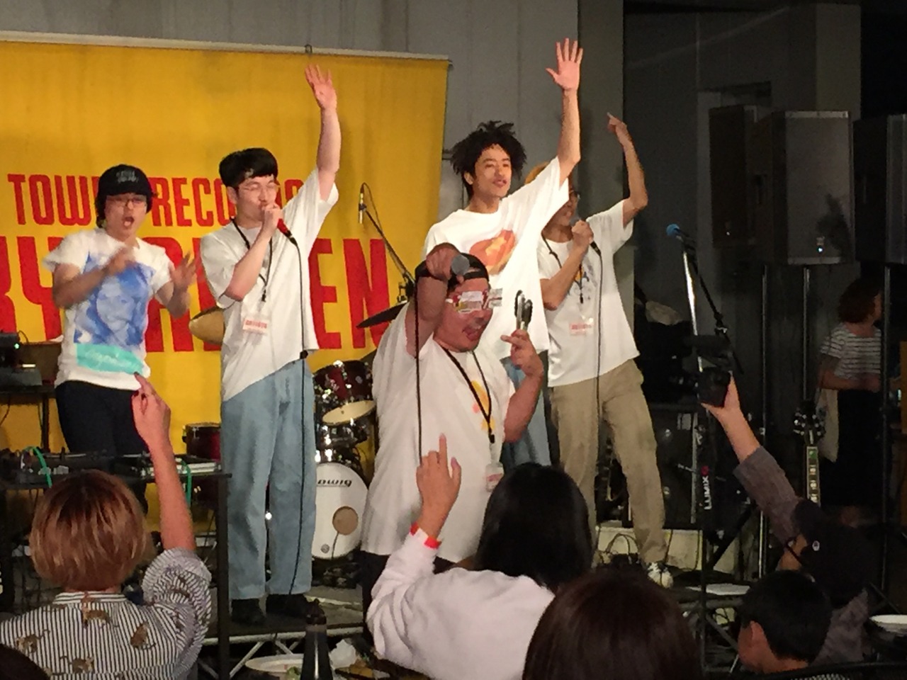 「新曲お披露目！どついたるねんBBQ大会！」の様子。