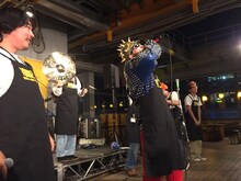 「新曲お披露目！どついたるねんBBQ大会！」の様子。