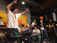 「新曲お披露目！どついたるねんBBQ大会！」の様子。