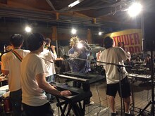 「新曲お披露目！どついたるねんBBQ大会！」の様子。