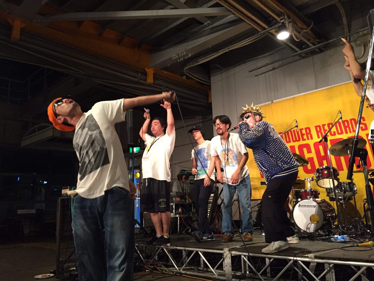 「新曲お披露目！どついたるねんBBQ大会！」の様子。