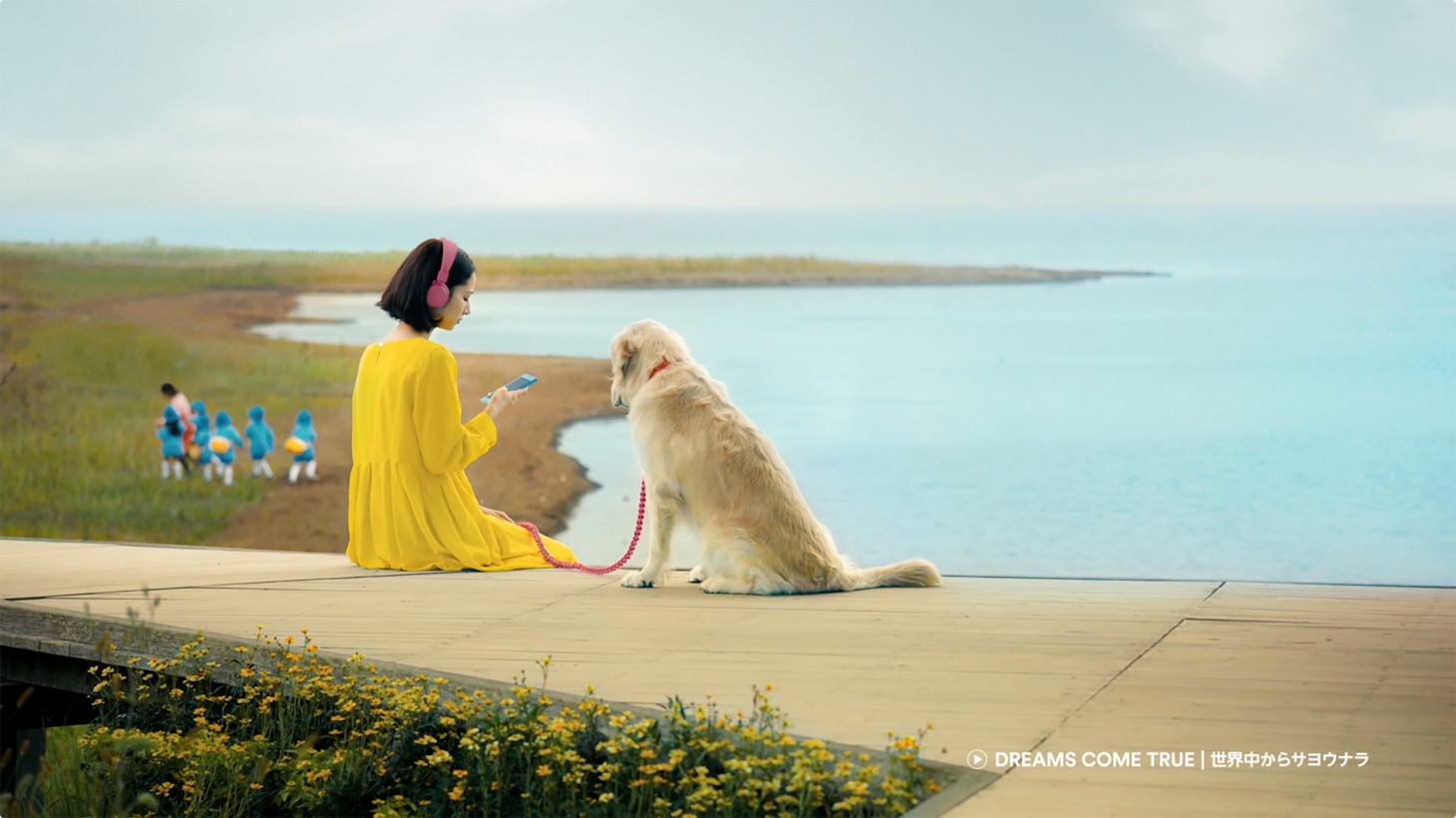 SpotifyテレビCM「今のサントラ・犬の散歩」編のワンシーン。