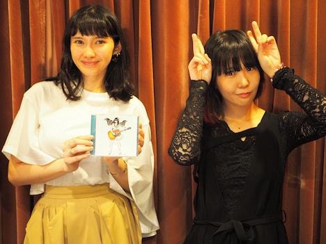 左から市川紗椰、大森靖子。