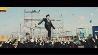 欅坂46「風に吹かれても」ミュージックビデオのワンシーン。