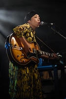 伊東妙子（Vo, G）