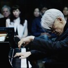 坂本龍一のNY公演、200名だけが目撃したプレミアライブを劇場で