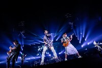 UVERworld「IDEAL REALITY TOUR」東京・日本武道館公演の様子。
