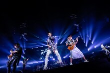 UVERworld「IDEAL REALITY TOUR」東京・日本武道館公演の様子。