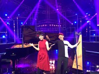 上原ひろみとエドマール・カスタネーダ。