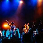 “Eから始まるものが一緒”フォックス×9mmが熱演、極上の「Supernova」セッションも