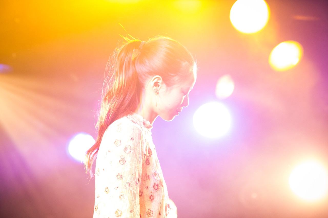 片平里菜、石崎光プロデュースの新アルバム「愛のせい」を12月に