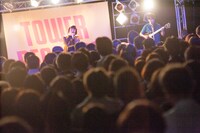 東京・タワーレコード渋谷店B1F CUTUP STUDIOでのインスタライブの様子。（撮影：田中一人）