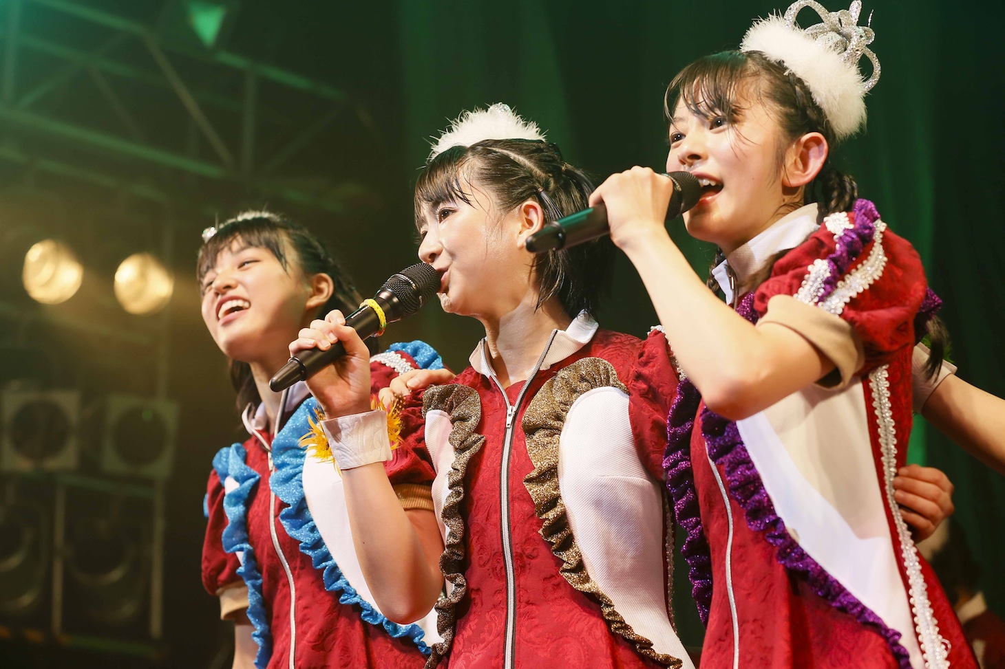 左から星野蒼良、春乃きいな、瀬田さくら。（撮影：濱本英介）
