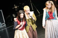 左からプー・ルイ、カミヤサキ、ペリ・ウブ。（Photo by Jumpei Yamada）