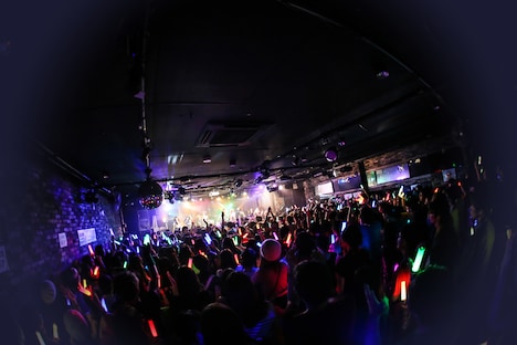 「バンもん！5th Anniversary LIVE ～せーのっ！バンドじゃないもん！アイドルだもん！～」会場の様子。