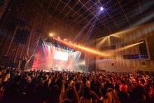 OKAMOTO'S「90'S TOKYO BOYS IN HALL」の様子。