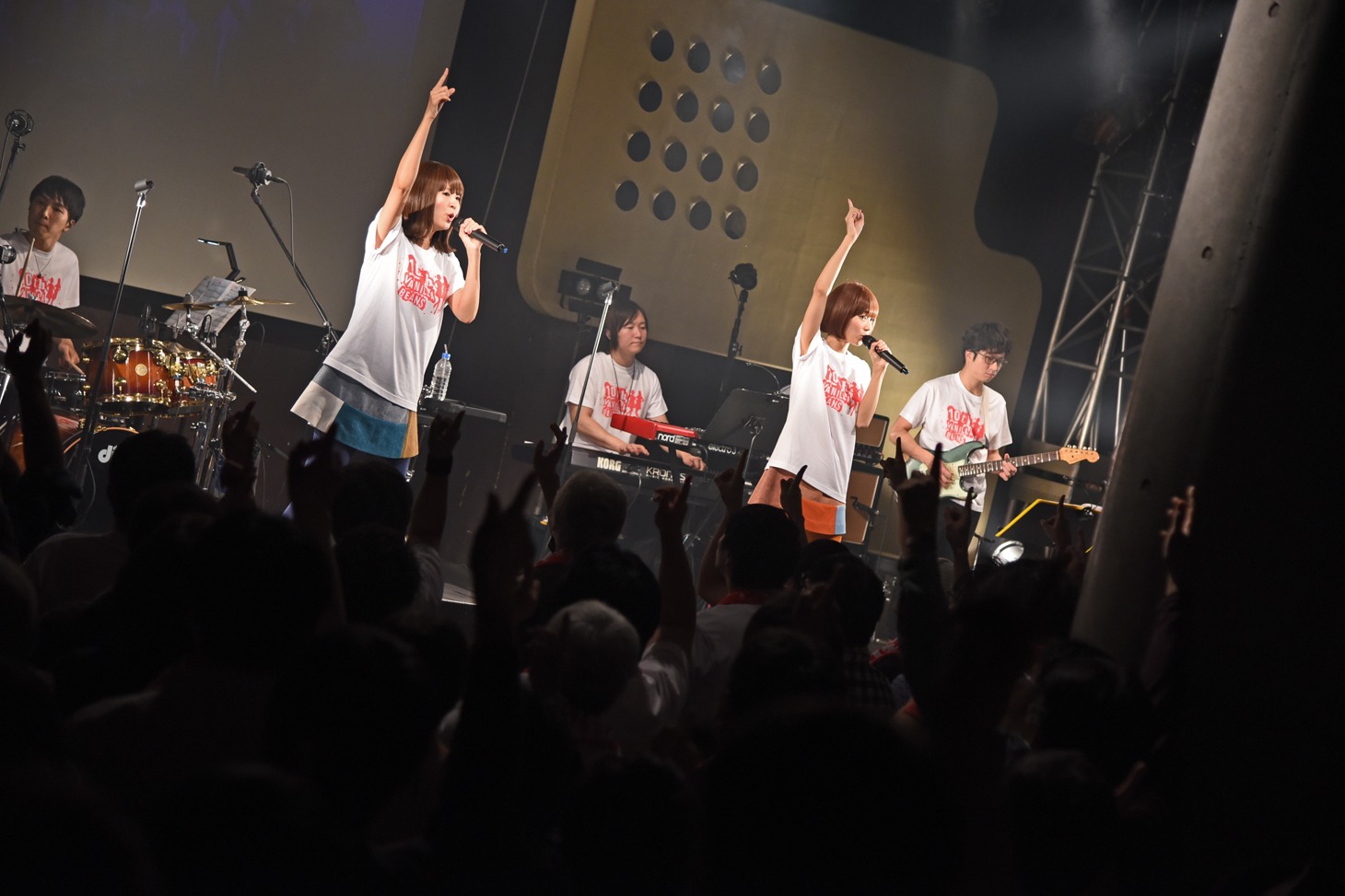 「バニラビーンズ ～10th Anniversary Live～」の様子。